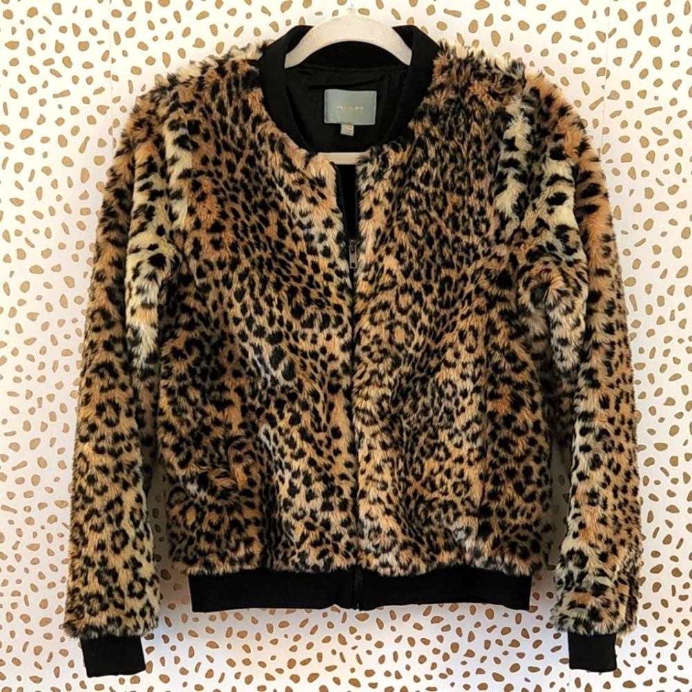 Skies Are Blue. Faux Fur Leopard Bomber Jacket. Size Small 💣⚡️